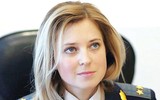Vẻ đẹp của người phụ nữ khiến Ukraine truy nã trong khi Nga tuyên dương