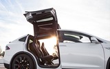 Bất ngờ siêu xe điện Tesla trị giá 8 tỷ đồng lăn bánh tại Hà Nội