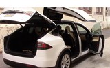 Bất ngờ siêu xe điện Tesla trị giá 8 tỷ đồng lăn bánh tại Hà Nội