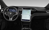 Bất ngờ siêu xe điện Tesla trị giá 8 tỷ đồng lăn bánh tại Hà Nội
