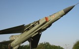 Cận cảnh tiêm kích cánh cụp cánh xòe MiG-23 của Ấn Độ vừa bị rơi cháy rụi