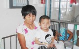 Bị mẹ bỏ rơi vì bạo bệnh, bé trai 4 tuổi vẽ mẹ ngắm cho vơi nỗi nhớ