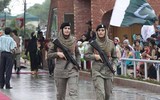 Vẻ đẹp cuốn hút say lòng người của nữ binh sĩ Pakistan