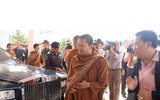 Hình ảnh nhà sư ăn chơi khét tiếng nhất hành tinh sắp bị dẫn độ về Thái Lan từ Mỹ