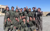 Vẻ đẹp nữ chiến binh thép khiến IS kinh sợ và quân chính phủ Syria lo ngại