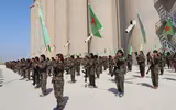 Vẻ đẹp nữ chiến binh thép khiến IS kinh sợ và quân chính phủ Syria lo ngại