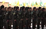 Vẻ đẹp nữ chiến binh thép khiến IS kinh sợ và quân chính phủ Syria lo ngại