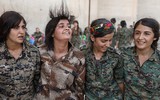 Vẻ đẹp nữ chiến binh thép khiến IS kinh sợ và quân chính phủ Syria lo ngại