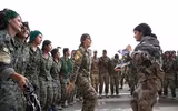 Vẻ đẹp nữ chiến binh thép khiến IS kinh sợ và quân chính phủ Syria lo ngại