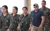 Vẻ đẹp nữ chiến binh thép khiến IS kinh sợ và quân chính phủ Syria lo ngại