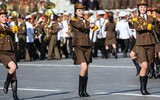 Vẻ đẹp như siêu mẫu của đội nữ binh sĩ múa kiếm Triều Tiên
