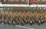 Vẻ đẹp như siêu mẫu của đội nữ binh sĩ múa kiếm Triều Tiên