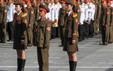 Vẻ đẹp như siêu mẫu của đội nữ binh sĩ múa kiếm Triều Tiên
