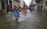 Siêu bão Irma đổ bộ, khiến thủ đô Cuba thành biển nước