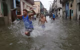 Siêu bão Irma đổ bộ, khiến thủ đô Cuba thành biển nước