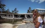 Florida Mỹ, tan hoang, tối tăm, lụt lội sau khi siêu bão Irma tràn qua