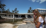 Florida Mỹ, tan hoang, tối tăm, lụt lội sau khi siêu bão Irma tràn qua