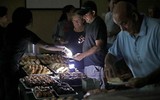 Florida Mỹ, tan hoang, tối tăm, lụt lội sau khi siêu bão Irma tràn qua