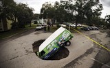 Florida Mỹ, tan hoang, tối tăm, lụt lội sau khi siêu bão Irma tràn qua