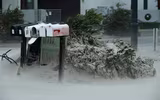 Florida Mỹ, tan hoang, tối tăm, lụt lội sau khi siêu bão Irma tràn qua