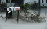 Florida Mỹ, tan hoang, tối tăm, lụt lội sau khi siêu bão Irma tràn qua