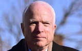 Thượng nghị sĩ John McCain đối mặt với sự sống mong manh