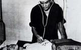 Thượng nghị sĩ John McCain đối mặt với sự sống mong manh