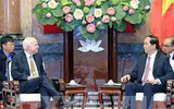 Thượng nghị sĩ John McCain đối mặt với sự sống mong manh