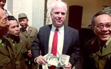Thượng nghị sĩ John McCain đối mặt với sự sống mong manh