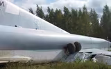 [ẢNH] Khoảnh khắc đáng sợ khi Tu-22 của Nga trượt đường băng, đứt rời cánh