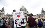[ẢNH] Hàng chục nghìn người biểu tình chống ông Trump tại Anh
