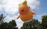 [ẢNH] Hàng chục nghìn người biểu tình chống ông Trump tại Anh