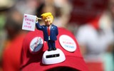 [ẢNH] Hàng chục nghìn người biểu tình chống ông Trump tại Anh