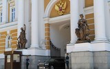 [ẢNH] Siêu xe quái thú Cortege của ông Putin không hề kém cạnh so với The Beast của tổng thống Mỹ
