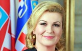 [ẢNH] Tổng thống Croatia, người phụ nữ lau nước mắt cho các cầu thủ trong trận cầu lịch sử