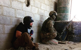 [ẢNH] Nga cho lính đặc nhiệm đem súng máy sát thủ PKP càn quét khủng bố tại Syria