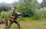[ẢNH] Nga cho lính đặc nhiệm đem súng máy sát thủ PKP càn quét khủng bố tại Syria
