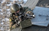 [ẢNH] Nga cho lính đặc nhiệm đem súng máy sát thủ PKP càn quét khủng bố tại Syria