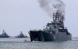 [ẢNH] 25 chiến hạm Nga gầm thét ngoài khơi Syria, tàu chiến Mỹ mang tên lửa Tomahawk lo lắng?
