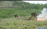 [ẢNH] Bất ngờ xuất hiện tên lửa chống tăng trong kho vũ khí bị thu giữ của phiến quân Syria