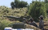 [ẢNH] Bất ngờ xuất hiện tên lửa chống tăng trong kho vũ khí bị thu giữ của phiến quân Syria