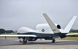 [ẢNH] Đại bàng xám Mỹ đắt gấp hai lần Su-35 Nga bị ngã sấp mặt trên đường băng
