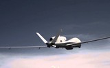 [ẢNH] Đại bàng xám Mỹ đắt gấp hai lần Su-35 Nga bị ngã sấp mặt trên đường băng