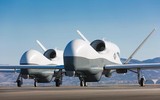 [ẢNH] Đại bàng xám Mỹ đắt gấp hai lần Su-35 Nga bị ngã sấp mặt trên đường băng
