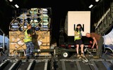 [ẢNH] Máy bay khổng lồ C-17 hạ cánh xuống TP.HCM, bước đột phá của quân đội Việt Nam ra thế giới