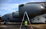 [ẢNH] Máy bay khổng lồ C-17 hạ cánh xuống TP.HCM, bước đột phá của quân đội Việt Nam ra thế giới