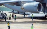 [ẢNH] Máy bay khổng lồ C-17 hạ cánh xuống TP.HCM, bước đột phá của quân đội Việt Nam ra thế giới