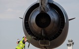 [ẢNH] Máy bay khổng lồ C-17 hạ cánh xuống TP.HCM, bước đột phá của quân đội Việt Nam ra thế giới