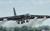 [ẢNH] Pháo đài bay B-52 Mỹ tung hoành nhưng lại bị Su-35 Nga 