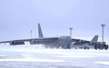 [ẢNH] Pháo đài bay B-52 Mỹ tung hoành nhưng lại bị Su-35 Nga 